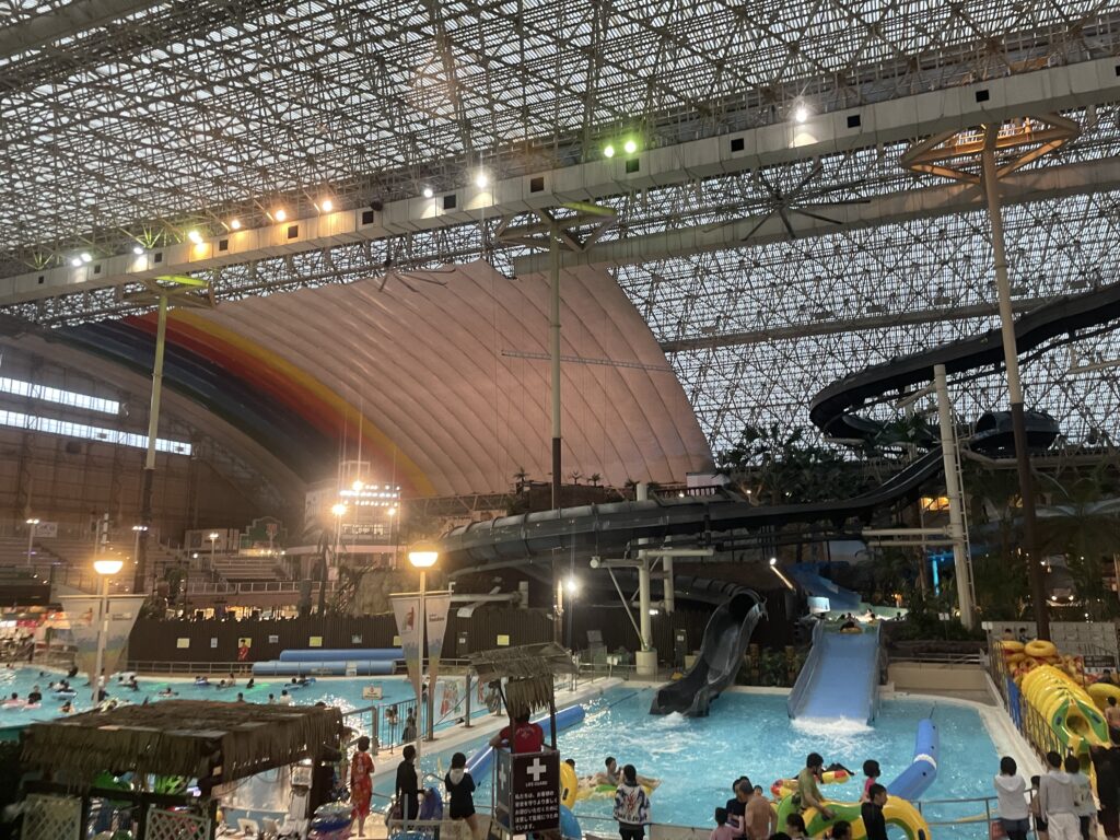 夕方のウォーターパーク