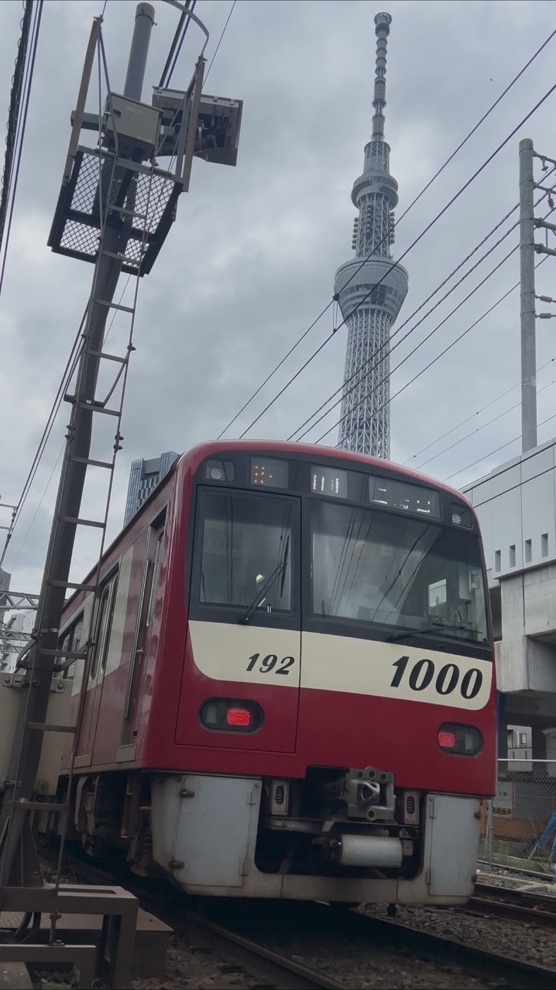 スカイツリーと京急の電車