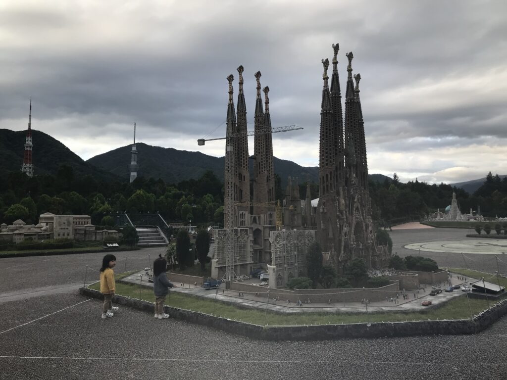 建設中のサグラダ・ファミリアのミニチュア