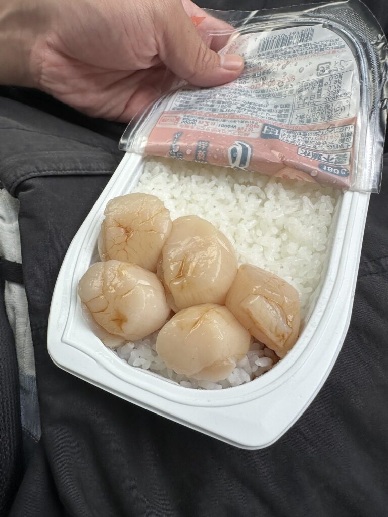 ホタテがのったごはん